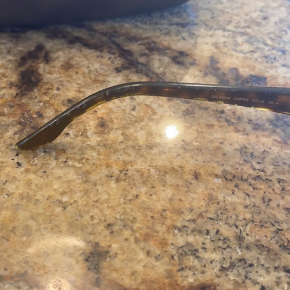 Gucci sunglasses with case - Picture 6 of 13